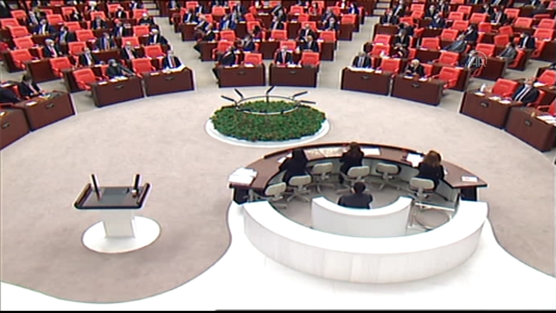 Sê Parlamenterên HDP'ê bi vayrosa koronayê ketine